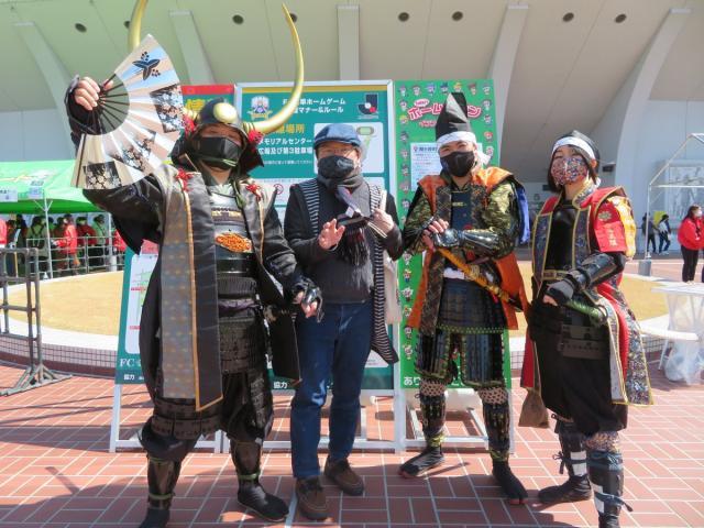 bob半岛体育平台-隔壁家的低级别联赛:日本J3联赛开幕 战国Cosplay