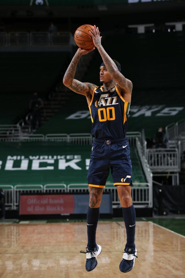 从创造历史到见证历史 雄鹿遭爵士25记三分射穿